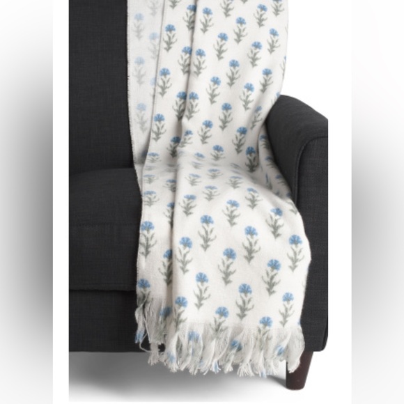 Laura Ashley Other - NWT Laura Ashley fringed throw - 50 x 70